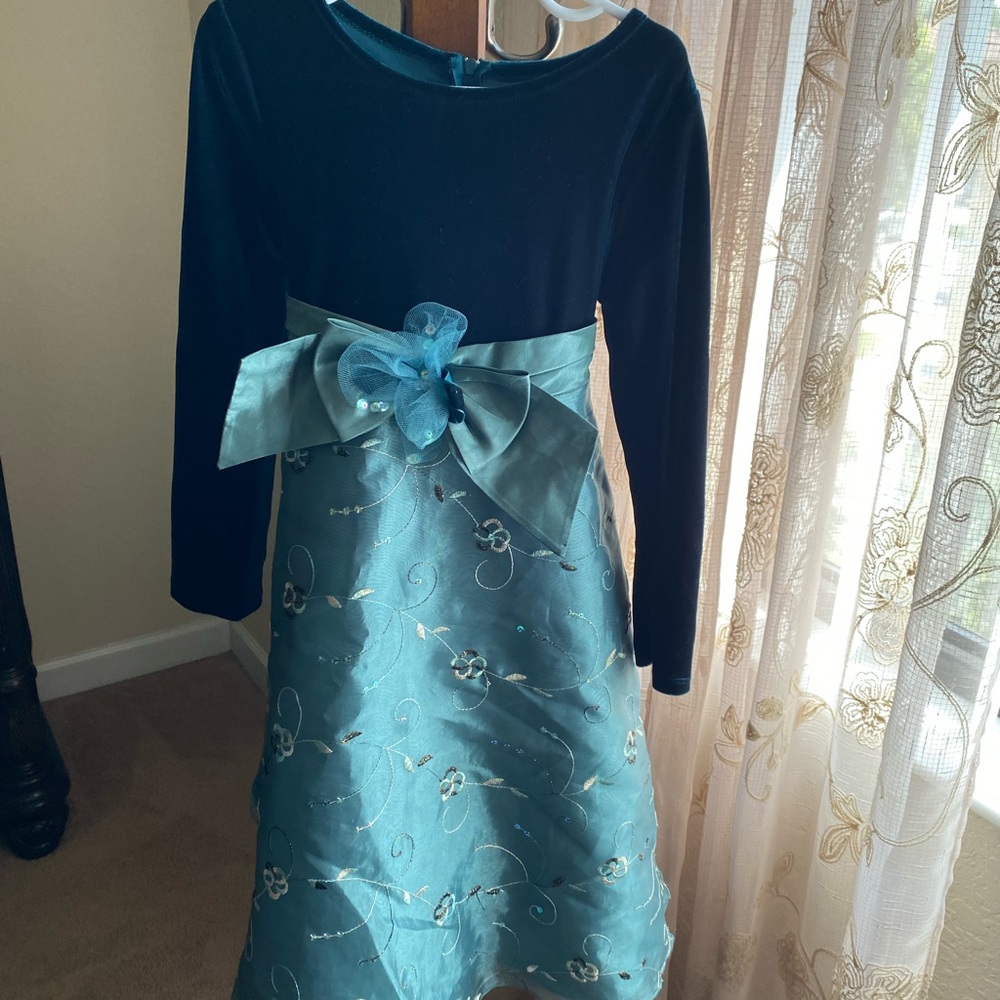 Beautiful Girls dress!